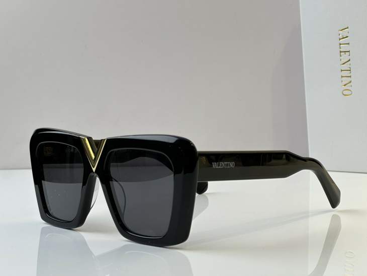 Picture of Valentino Sunglasses _SKUfw67175971fw